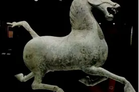 “马踏飞燕”或改名“马踏匈奴鹰”？首师大考古发现，这件铜奔马与霍去病墓前的石雕有关图片