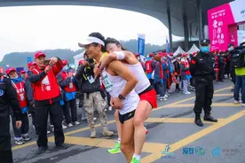 好甜呀！17℃新安江17公里爱情跑，杭州这场马拉松升级新玩法图片