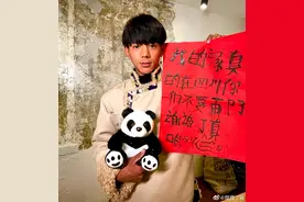 “顶流”丁真：带火家乡旅游正学习汉语，同款耳环围巾也卖爆图片