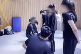 泰安一培训学校男生对着女生跪扇耳光高喊“我错了”？涉事学校发声明图片