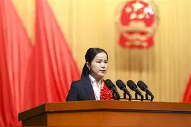 三度落泪的战疫女兵——记长沙市第一医院感染外科副护士长罗玲梅图片