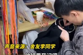男班长给全班34名女生绣围巾当元旦礼物！带有各自姓氏，熬夜绣完图片