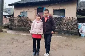 商洛“袖珍夫妻”做直播有49万粉丝 生活态度感染很多人图片