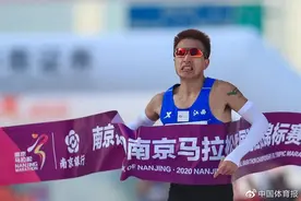 两场比赛三个冠军！社会跑步俱乐部崛起，助推中国马拉松提速图片