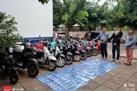 海口一民房藏150套假电动车牌！3名嫌疑人被警方控制图片