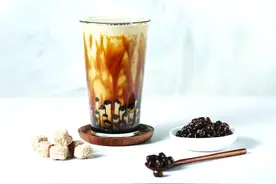 “冬天的第一杯奶茶”你安排上了吗？奶茶真的会让人衰老得更快吗？图片