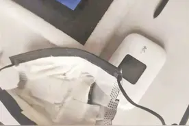 男子戴奇特口罩考科目一作弊图片