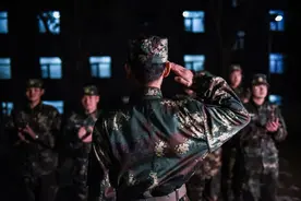 泪目！老兵退役前的72小时……图片