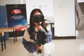 女大学生三年为室友拍上千张美照……图片