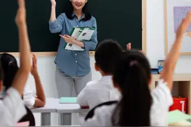 金老师补课吸金被开除：教师公职与课外辅导只能二选一图片