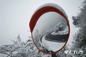 组图丨湘西龙山洛塔迎来初雪，银装素裹如梦境图片