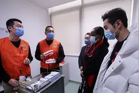 黄晓明到访录视频推广HIV快速检测，揭秘HIV快检室图片