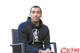 因想念家人范布隆克霍斯特辞任广州富力主教练 今晨飞返荷兰图片