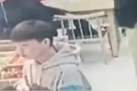 咋回事？西安男子包放椅子上去打饭 谁料包被“顺走”电动车也一起丢了……图片