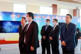 民航局空管局举办空管系统脱贫攻坚成果展图片