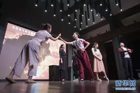 话剧《苦尽甘来》在武汉上演图片