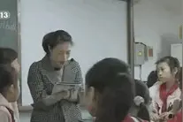 感动！无手无脚，她当了12年老师图片