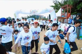 陵水沙滩企鹅跑在清水湾举办图片