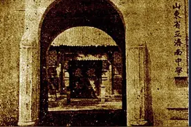 红色原点〡进步学生护送王祝晨老师上课图片