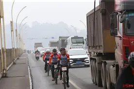 2020环长江自行车骑行活动举行，420余名骑行爱好者参加图片