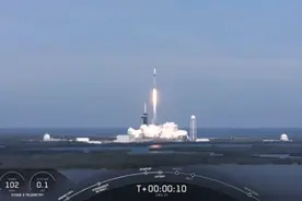 SpaceX向国际空间站发射搭载实验设备的新版龙飞船图片
