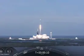 SpaceX向国际空间站发射搭载实验设备的新版龙飞船图片