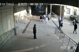 “咣当一下子，孩子就出来了”产妇车上突然分娩 山大二院电话遥控紧急救助图片