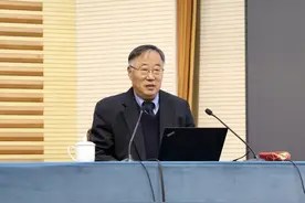 秦大河：南极科考轻装简行，他宁可扔衣服也不扔雪样图片