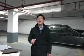 车库是他闪亮的舞台，这位长沙酒店保安有个音乐梦图片
