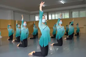 肢体语言“话”青春图片