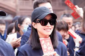 除了手机，再也装不下去了图片