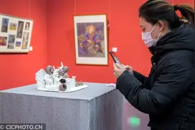 呼和浩特市中小学第五届美育节师生美术作品展举行图片