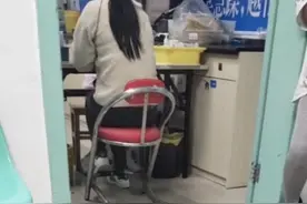 高校女厕里的“卖卵兼职”广告：出价与身高长相学历挂钩图片