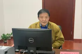 72岁老人申请摩托车驾驶证科目一过了：我要抓住政策好机会视频封面