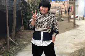 习武18年从小有个武侠梦 商丘90后“女汉子”带村里老人跳功夫舞健身图片
