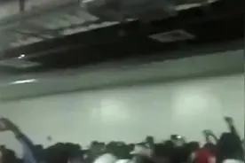 砸毁设备焚烧车辆，台媒：台企印度苹果工厂被2000人暴力砸厂图片