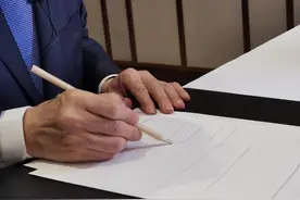 南方科技大学新校长薛其坤：别人一天做不出的针尖，我用20分钟图片