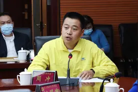 8年前一“举”成名的“托举哥”周冲，现在怎么样了？图片