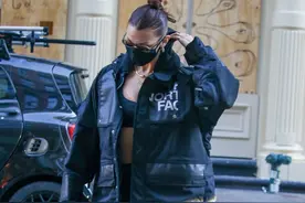 Bella Hadid外出都要穿着冬季健身衣图片