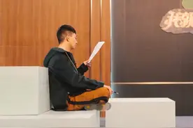 王自健告别脱口秀，曾拜名师学相声患重度抑郁，中年失意太痛苦图片