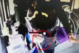 事发大连！刚上812路公交，男子就递给司机一张纸条：“我想去派出所…”图片