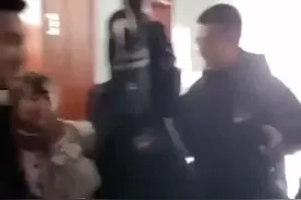 全班38名男生护送女老师下课视频封面