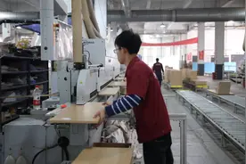 从产品到生产线 家具企业加速智能化转型视频封面