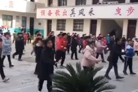 乡村小学课间操跳曳步舞 校长：学生们精气神提高了视频封面