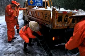 三名游客被困磐安雪山，公路部门紧急救援图片
