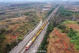 京广线开启“集中修”模式图片
