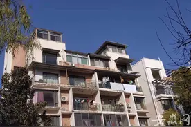 拆违进行时｜记者探访“楼顶违建”：加盖致电梯井雨水倒灌图片