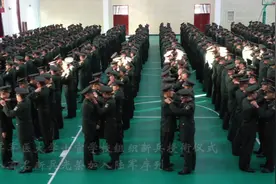 新兵父母：我亲眼见证了孩子的“成人礼”视频封面
