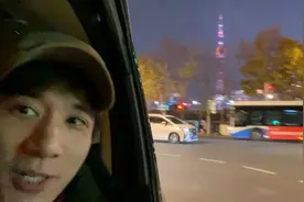 王力宏在上海华漕隔离点解除隔离，离开时为工作人员点赞视频封面