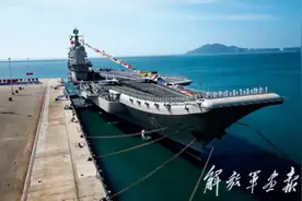 今天，山东舰入列一周年图片